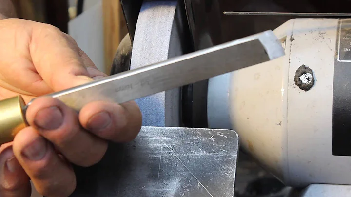 Sharpening a Skew Chisel Freehand:   woodturning