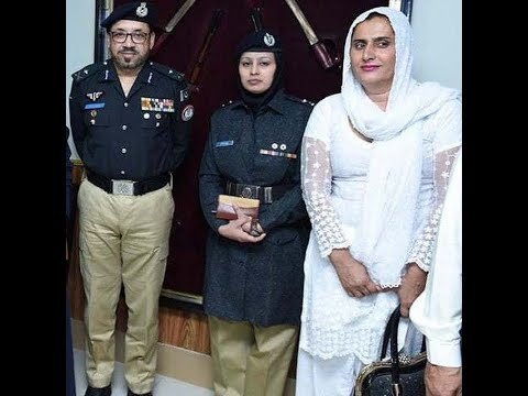 Des Policiers Transgenres Au Pakistan 