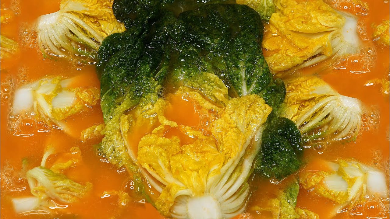 Рецепт кимчи из капусты с мандаринами и водой.