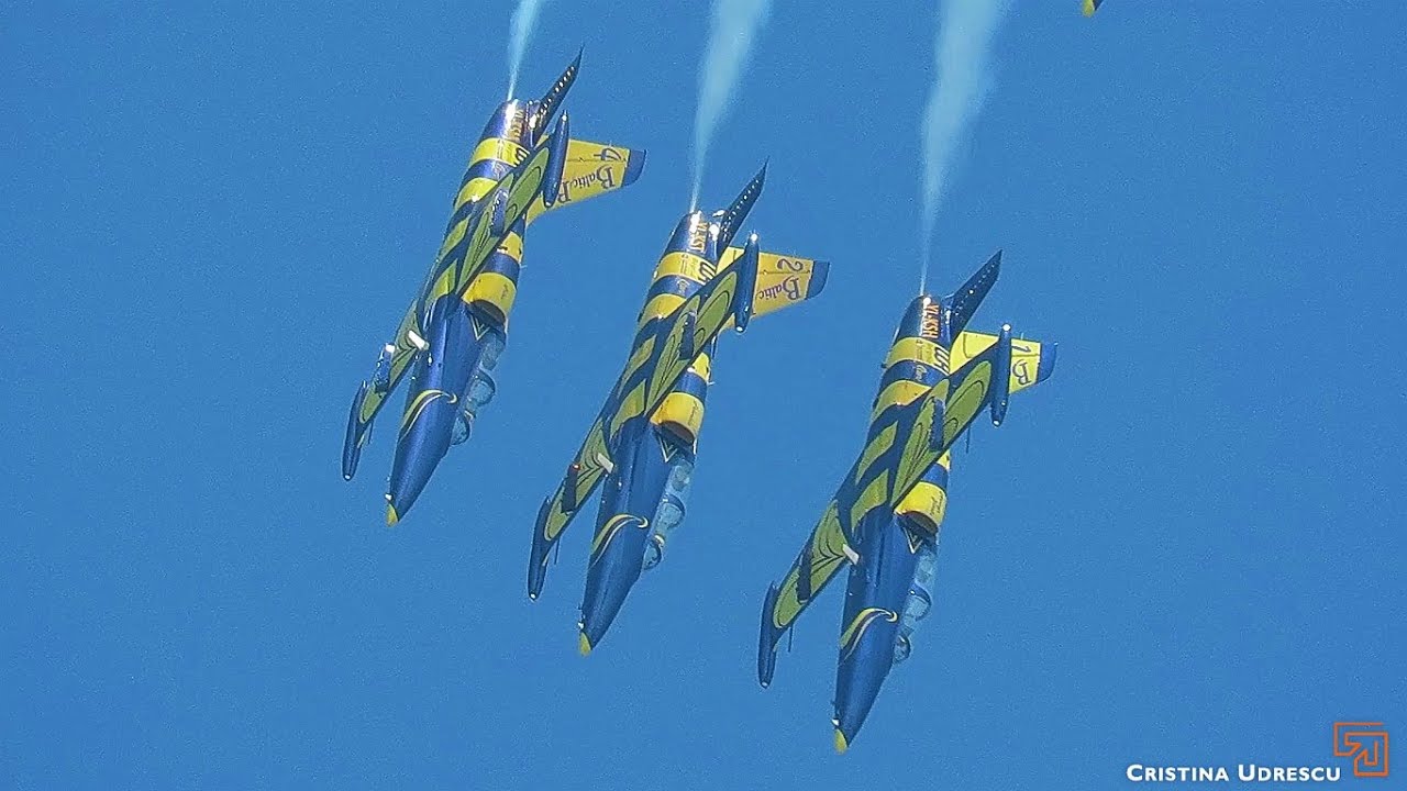 BIAS 2019 Evolutie Baltic Bees Jet Team - YouTube