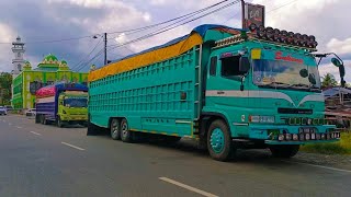 Sholat berjamaah di masjid bersama sopir truk lintas Sulawesi!!