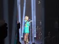 Miranda Lambert stops concert, calls out fans taking selfie before continuing to sing as they exit