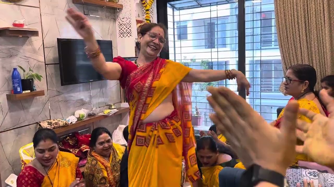 हम बने को देख के खुश हो गये दिल के अरमा आज पुरे हो गये 🙏🏻🌹❤️