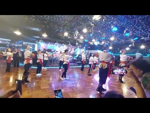 彩龍萬飛生日會，萬飛老師及180老師同一班學生表演新疆舞，表演非常出色，掌聲四起，感謝老師及同學辛苦演出