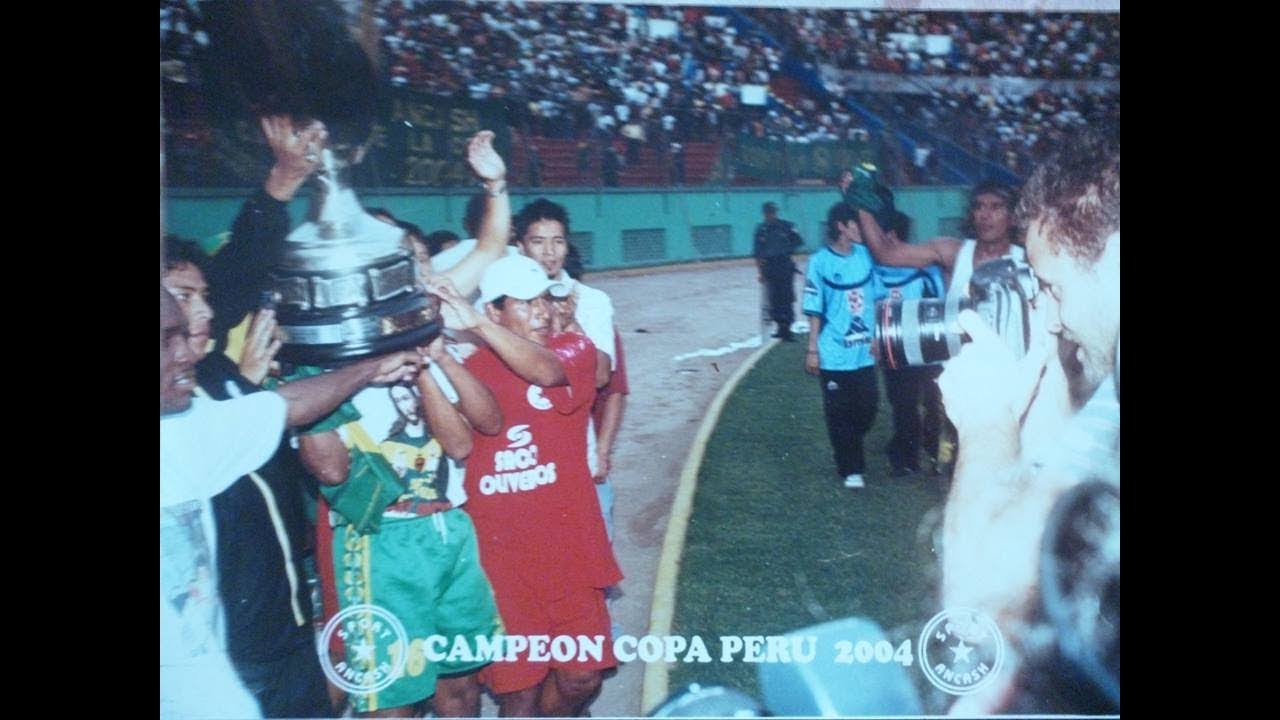 CESAR SECLEN.RECIBIMIENTO DEL SPORT ANCASH EN HUARAZ  CON LA COPA PERU 2004.(Parte 1)