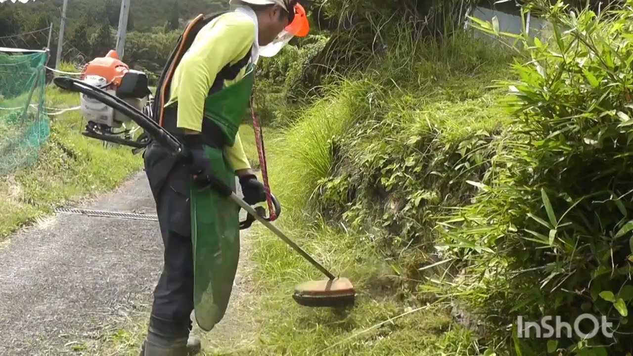背負い式草刈り機36ccは、やっぱりパワフル - YouTube