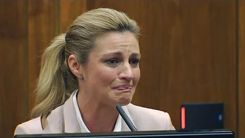 Erin Andrews Tearfully Explains How Stalking Incid...