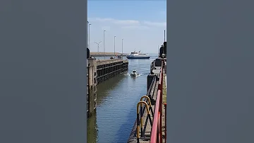 ??? Vlissingen Netherlands ???? Sluicebox @TravelwithHugoF  #boatlock #sluicebox #sluice #sluis