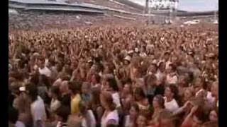 Gyllene Tider - GT 25 Live - En sten vid en sjo i en skog