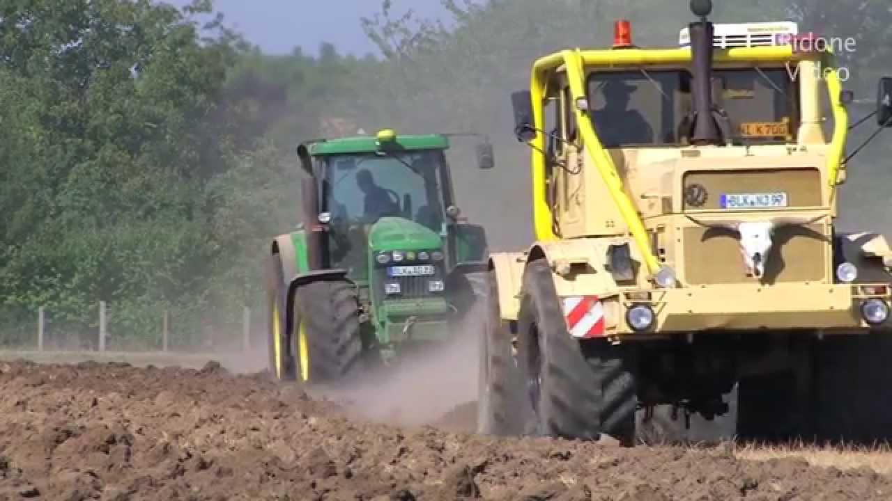 Russischer K700 A & John Deere Traktor pflügen Russian Tractor