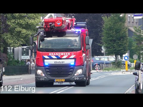PRIO 1 Hoogwerker Brandweer Elburg 06-6951 met spoed naar een gebouwbrand in Biddinghuizen