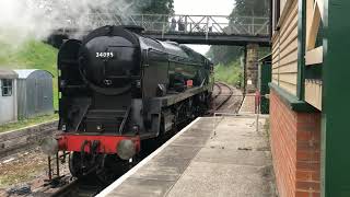 Spa Valley Railway 27/6/21
Passing trains at Groombridge filmed on Sunday 27th June 2021 - 31430 Sister Dora and 34053 Sir Keith Park masquerading as 34095 Brentor Spa Valley Railway 27/6/21