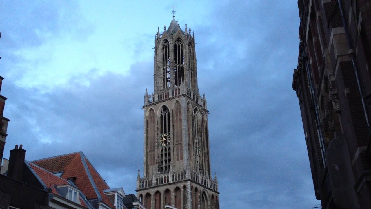 Klokkenspel Carillon Domtoren Utrecht plays Queen - The Show Must Go On