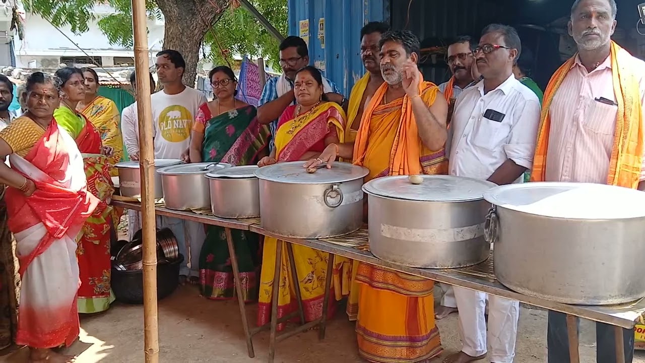 అన్నదాన కార్యక్రమం షిర్డీ సాయి నాథ్ గురు పూర్ణిమ.