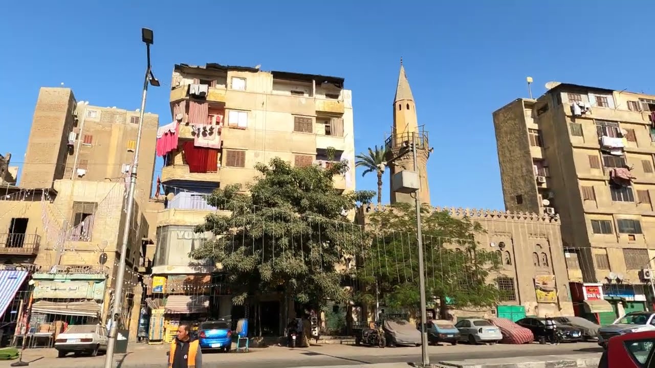 Walking Around Central Cairo | Enjoying the Views, Local Culture, and Vendors | December 2023