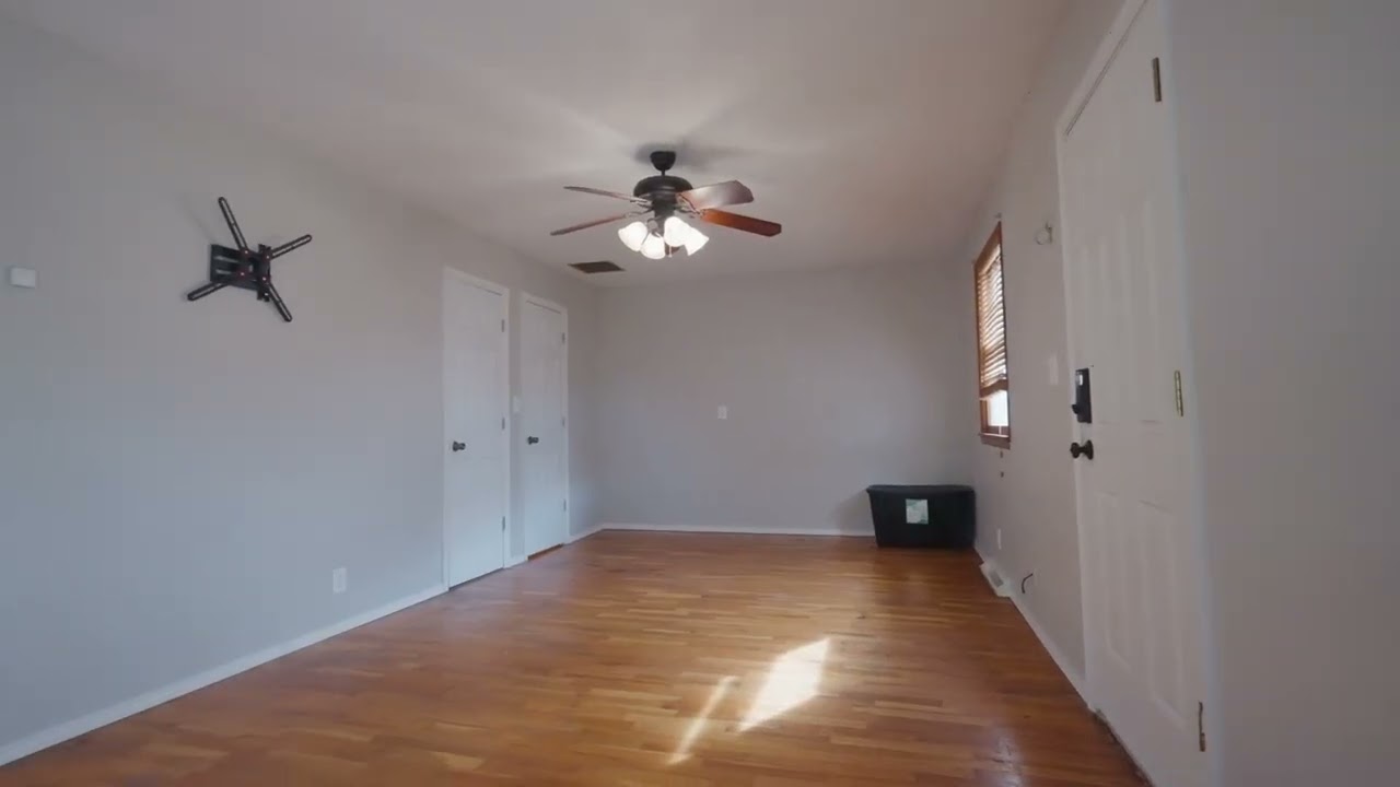 Welcome to 1439 E McClearnon St, Springfield, MO