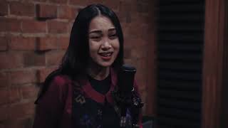 Stop Feeling Insecure - Jasmine & Diah Puja Scars To Your Beautiful Song By Alessia Cara