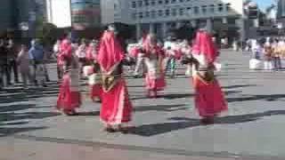 Faruk Taner ve Ekibi Sari Camin Dallari