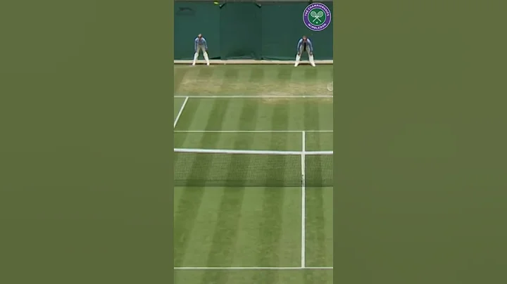 lag Swiatek's incredible on - court football skills ll short video ll