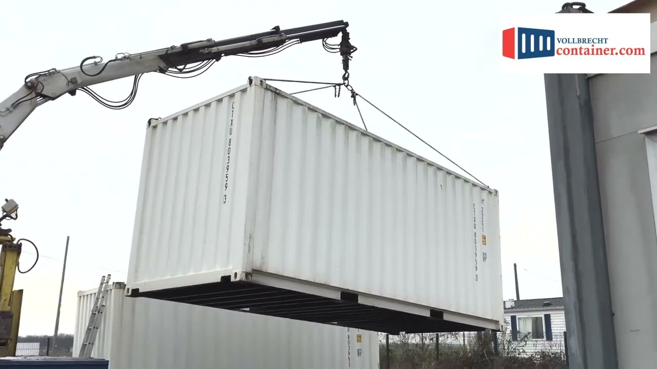 Entladen eines 20 Fuß Transportcontainers