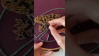 Bead frog process 🐸💚 #art #beadwork #frog