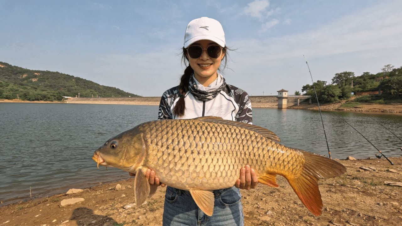 魚還沒釣就想換口飯喫，這大哥眼神是在看不起我？最後直接驚掉他下巴！ 【娜小娜愛釣魚】
