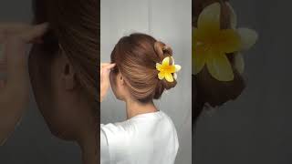 Kiểu Tóc Đơn Giản Với Kẹp Hoa Sứ
