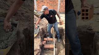 Economia na construção é isso aqui #Obra #Tijolo #Viga #Pedreiro #VigaBaldrame