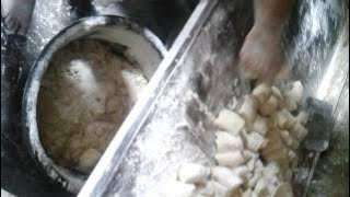 Proses bikin bakpao.