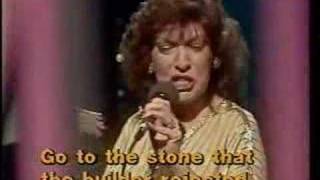 Video thumbnail of "Dottie Rambo - I Go To The Rock"