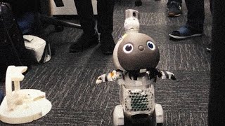 世界を笑顔にする最新ロボット「LOVOT（らぼっと）」の誕生ショートストーリー。LOVOT HISTORY