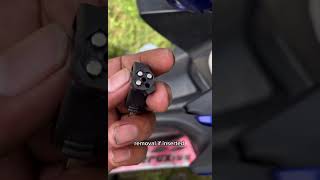 Pemasangan magnet kunci baru untuk sepeda motor.
