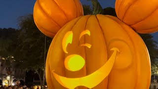 FULL TOUR Disneyland's NIGHTTIME Halloween VIBES Why Is It So Much Better At NIGHT?