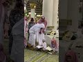 أمير المدينة المنورة خلال تفقده حلقات القرآن الكريم بالمسجد النبوي 
