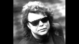 Video thumbnail of "Ronnie Milsap Please Don't Tell Me How The Story Ends"