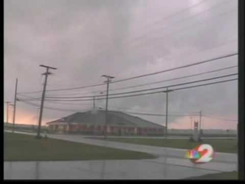 Wall cloud formation