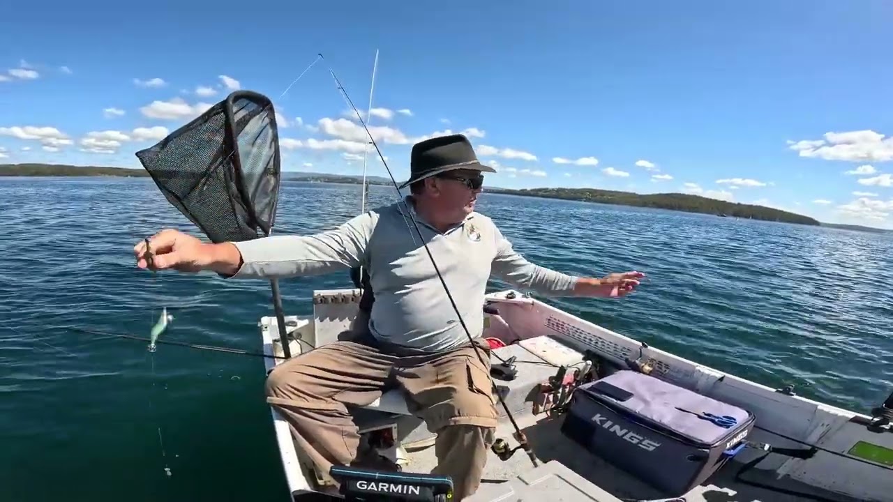 🎣🐟 Рыбалка на кальмаров в озере Маккуори с моим дядей | Easy Bite