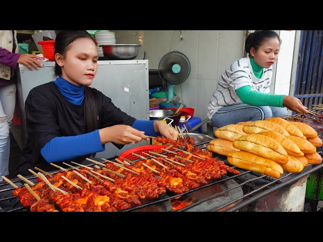 Mouth-Watering! Only $1 Beef Skewer Bread that You'll LOVE near Wat Damnak | Siem Reap Street Food class=