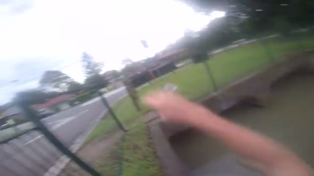 Catching a Sydney bream in under 20 seconds. Windsor bait and tackle