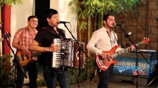 Los Nuevos Ilegales Ft. Los Amigos De Culiacan - El Prohibido (En Vivo 2016)