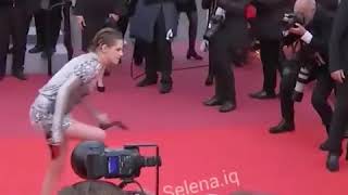 Kristen Stewart In A Metal Dress Before Removing Her Heel And Walking Barefoot On The Rug