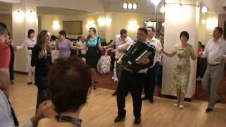 BIANCA MITITELU SI CORIN IRIMIA NUNTA VULCAN IULIE 2011 LIVE 1