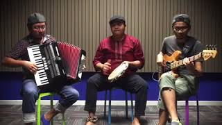 Video thumbnail of "Hari Lebaran / Idul Fitri Instrumental Cover by tRia"
