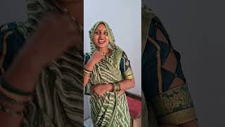 अभी पहले का ब्लाउज सिला हुआ उसे नहीं किया नया सिल्वा रही है