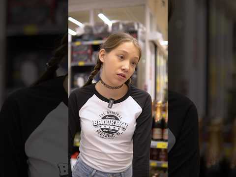 Сама разбила свой телефон и шантажирует продавца #pov #юмор #vikazang #story