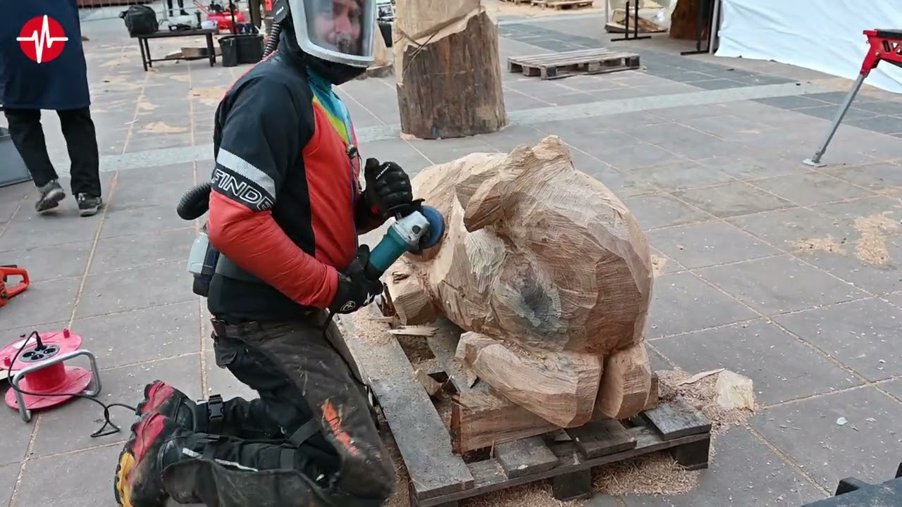 V centre Dubnice nad Váhom vzniká vďaka umeleckým rezbárom úžasný betlehem 22.11.2025