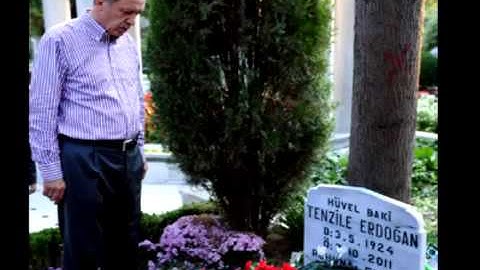 اردوغان يتلوا القران سورة الانفطار