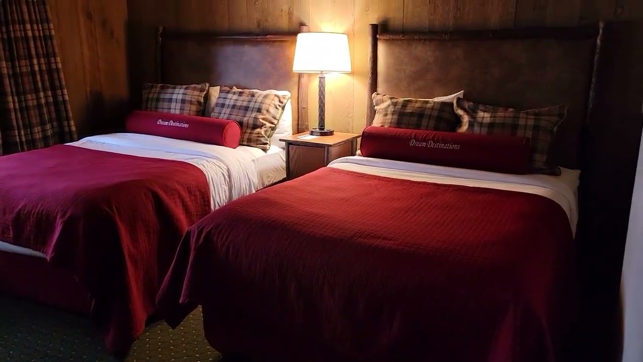 GLACIER BAY LODGE ROOM TOUR | 2 Double Bed Deluxe Room - Alaska! 🐻
