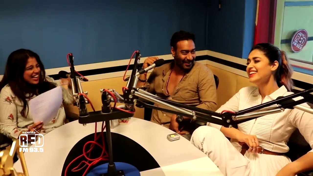 Malishka messing around with Ajay Devgan & Ileana D'Cruz | Raid Movie