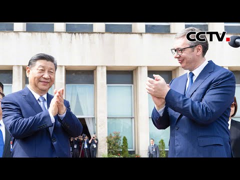 震撼场面！上万名塞尔维亚群众走上街头 热烈欢迎习近平主席到访 | CCTV